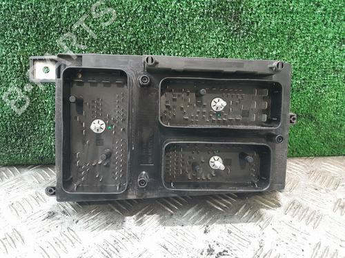 Used Fuse box Fuse box 38015114 38015114