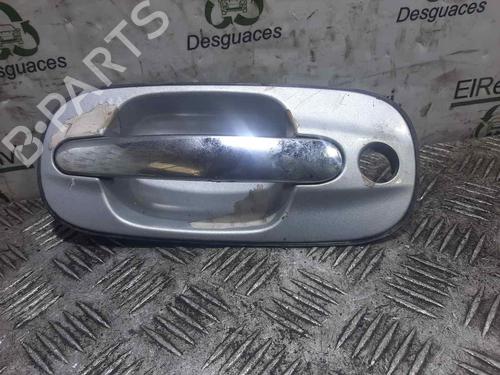 Used Front left exterior door handle HYUNDAI TRAJET (FO) 2.0 CRDi (113 hp) 15184797