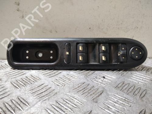 Used Left front window switch Left front window switch PEUGEOT 407 SW (6E_, 6D_) 2.0 HDi 135 (136 hp) 33861813 33861813