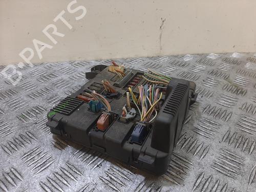 Used Fuse box Fuse box 37595512 37595512