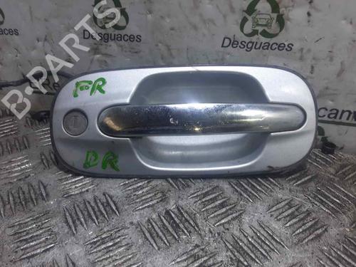 Used Front right exterior door handle HYUNDAI TRAJET (FO) 2.0 CRDi (113 hp) 15184794