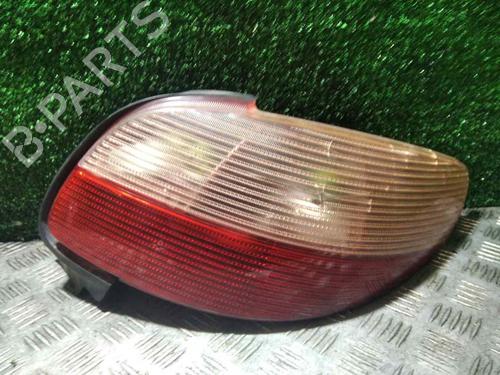 Feu arrière droit PEUGEOT 206 Hatchback (2A/C) 1.1 i (60 hp) 24470175