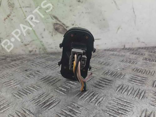 Comutador vidro frente esquerdo FORD FOCUS I (DAW, DBW) 1.8 16V (115 hp) 18153303