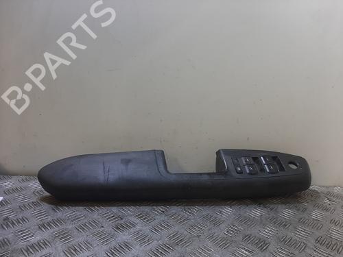 Pulsantiera anteriore sinistra Pulsantiera anteriore sinistra AUDI A4 B6 (8E2) 2.5 TDI quattro (180 hp) 37195677 37195677