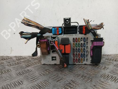 Used Fuse box Fuse box 36937696 36937696