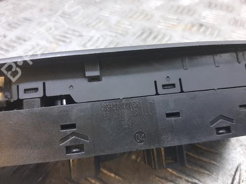 Left front window switch RENAULT MEGANE II (BM0/1_, CM0/1_) | BP29157403I27