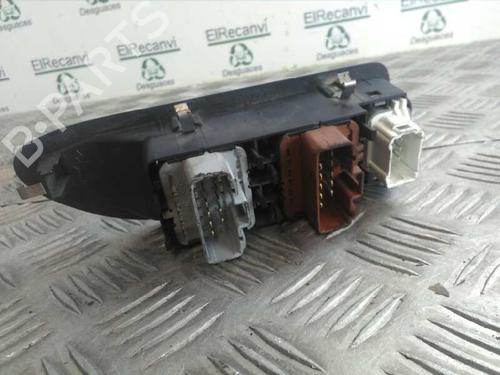 Left front window switch RENAULT LAGUNA II (BG0/1_) | BP4525869I27