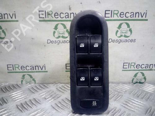 Used Left front window switch RENAULT SCÉNIC II (JM0/1_) [2003-2010]  4592723