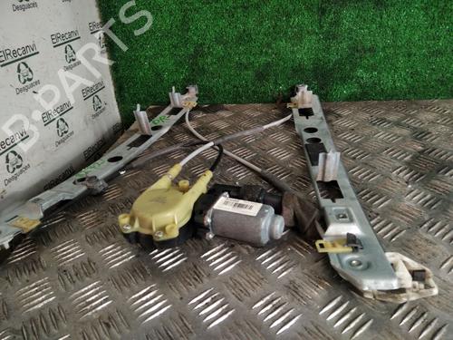 Used Front right window mechanism RENAULT MEGANE II Saloon (LM0/1_) 1.9 dCi (LM0G, LM1G, LM2C) (120 hp) 28826472