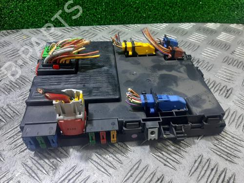 Used Fuse box Fuse box 21536554 21536554