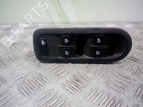 Used Left front window switch RENAULT MEGANE II (BM0/1_, CM0/1_) 1.5 dCi (BM0F, BM0T, BM2B, CM0F, CM0T) (82 hp) 6425675