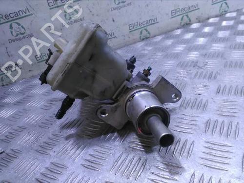 Used Brake master cylinder RENAULT TRAFIC II Bus (JL) 2.5 dCi 135 (JL0D) (135 hp) 4523704