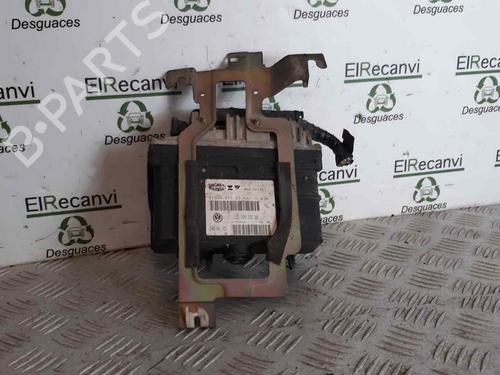 Used Engine control unit (ECU) VW POLO III (6N1) 75 1.6 (75 hp) 15355956