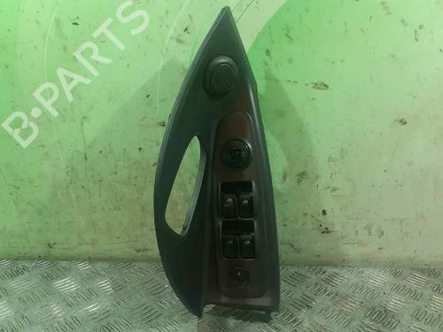 Used Left front window switch HYUNDAI ELANTRA III (XD) [2000-2006]  10405231