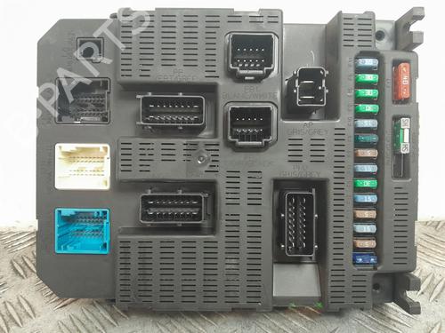 Used Fuse box Fuse box 37639345 37639345