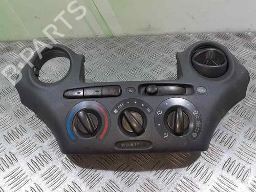 AC Styreenhet / Manøvreringsenhet TOYOTA YARIS (_P1_) 1.0 (SCP10_, SCP10R) (68 hp) 8233416