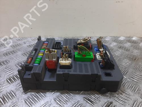 Used Fuse box Fuse box 38050354 38050354