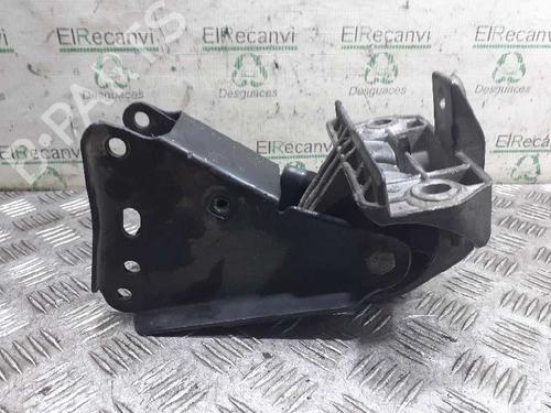 Used Engine mount RENAULT MEGANE I Classic (LA0/1_) [1996-2008]  10196992