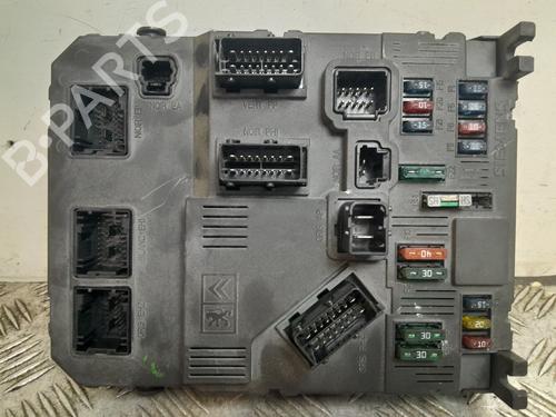 Used Fuse box Fuse box 37639325 37639325