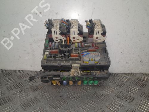 Sikringsdåse Sikringsdåse PEUGEOT 5008 (0U_, 0E_) 1.6 BlueHDi 120 (120 hp) 36355449 36355449
