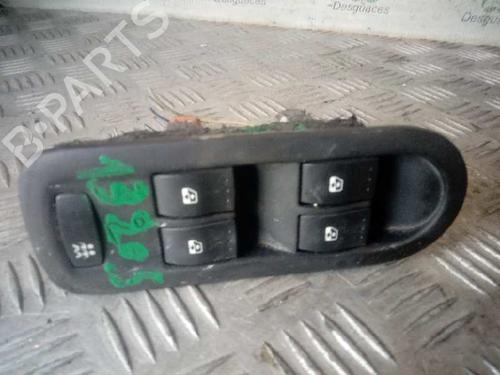 Used Left front window switch Left front window switch RENAULT MEGANE II (BM0/1_, CM0/1_) 1.5 dCi (BM0F, BM0T, BM2B, CM0F, CM0T) (82 hp) 4527614 4527614