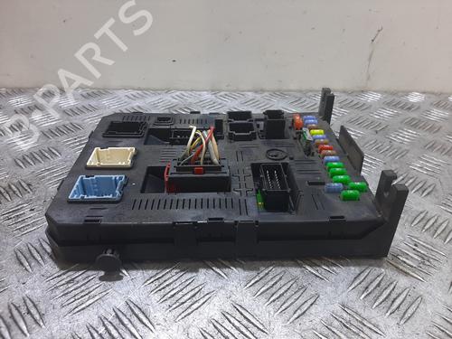 Used Fuse box Fuse box 37527469 37527469