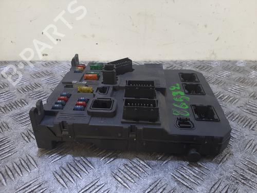 Used Fuse box Fuse box 37477594 37477594