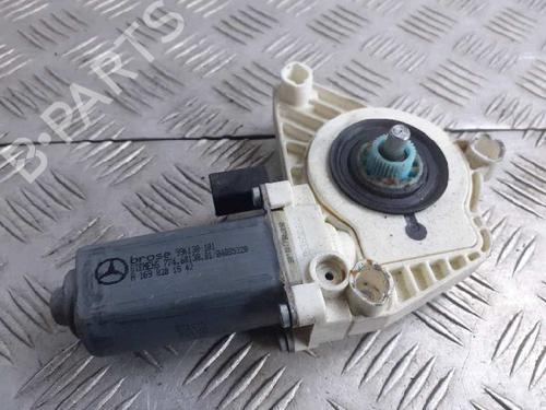 Rudehejsemotor forskærm venstre MERCEDES-BENZ A-CLASS (W169) A 160 CDI (169.006, 169.306) (82 hp) 6467337