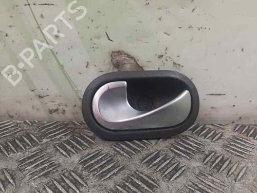 Venstre foran invendig håndtak RENAULT MEGANE II (BM0/1_, CM0/1_) 1.5 dCi (BM02, BM13, BM2A, CM02, CM13) (101 hp) 18079585