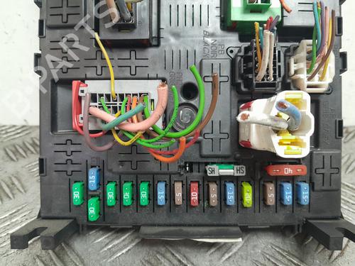 Used Fuse box Fuse box 37488362 37488362