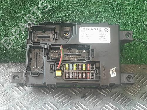 Used Fuse box Fuse box 38923120 38923120