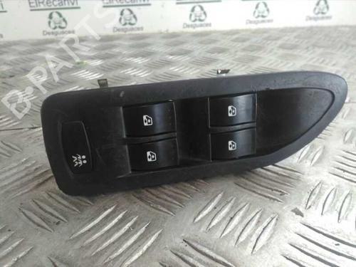 Used Left front window switch RENAULT LAGUNA II (BG0/1_) [2001-2007]  4525869