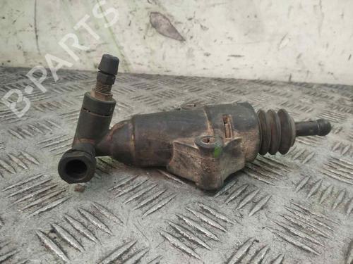Used Clutch slave cylinder SEAT LEON (1M1) 1.6 16 V (105 hp) 18348597