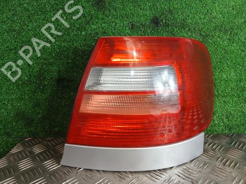 Højre baglygte AUDI A4 B5 Avant (8D5) 1.9 TDI (110 hp) 32672537
