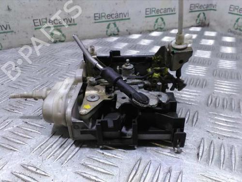 Høyre foran lås AUDI A4 B5 (8D2) 1.9 TDI (116 hp) 4521403