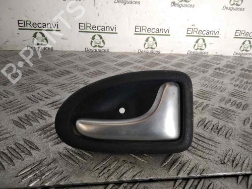 Høyre foran invendig håndtak RENAULT CLIO II (BB_, CB_) 1.2 16V (BB05, BB0W, BB11, BB27, BB2T, BB2U, BB2V, CB05,... (75 hp) 15963100