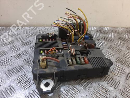 Used Fuse box Fuse box 38604159 38604159