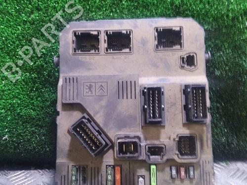 Used Fuse box Fuse box 28544450 28544450