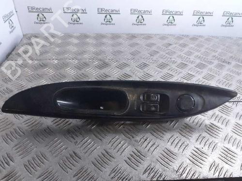 Interrupteur de vitre avant gauche HYUNDAI H-1 Van (A1) 2.5 TD (101 hp) 6537277