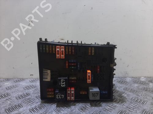 Used Fuse box Fuse box 37471942 37471942