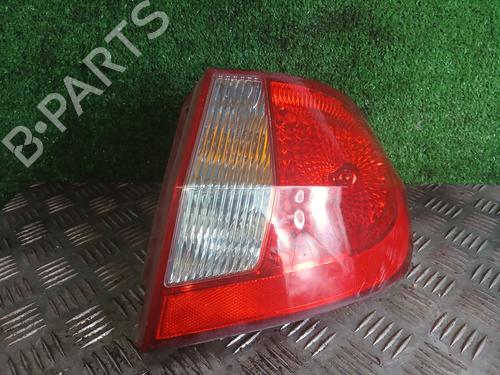 Feu arrière droit HYUNDAI GETZ (TB) 1.1 (67 hp) 32074646
