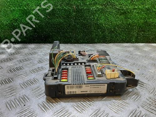Used Fuse box RENAULT MEGANE II (BM0/1_, CM0/1_) [2001-2012]  27303319