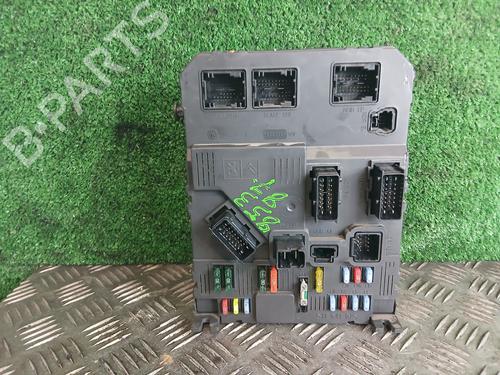 Used Fuse box Fuse box CITROËN XSARA PICASSO (N68) 1.6 16V (109 hp) 33049502 33049502