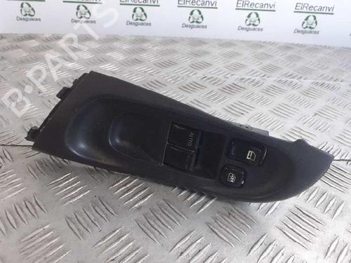 Used Left front window switch NISSAN ALMERA II (N16) [2000-2025]  6095665