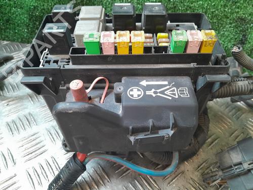 Used Fuse box Fuse box 37648218 37648218