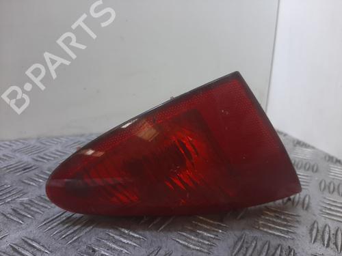 Farolim esquerdo da mala ALFA ROMEO 147 (937_) 1.6 16V T.SPARK ECO (937.AXA1A, 937.BXA1A) (105 hp) 33043043