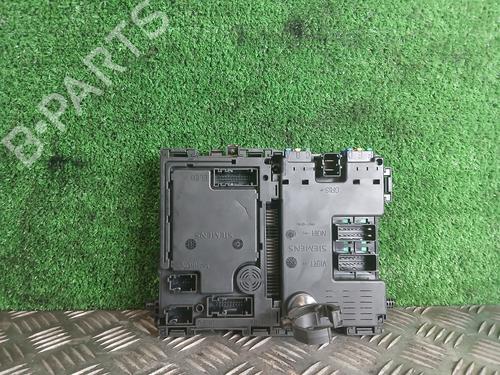 Used Fuse box Fuse box 32688982 32688982