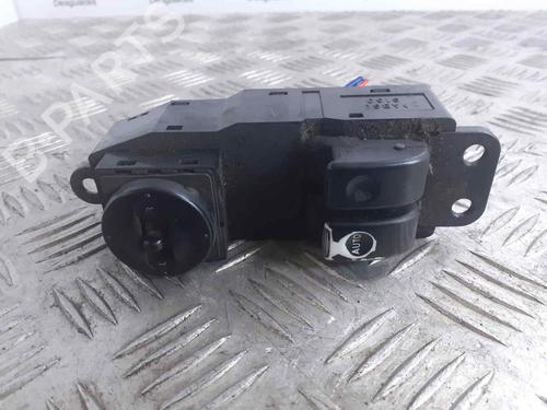 Interrupteur de vitre avant gauche HYUNDAI H-1 Van (A1) 2.5 TD (80 hp) 6897439