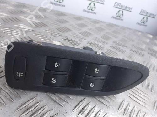 Used Left front window switch RENAULT LAGUNA II Grandtour (KG0/1_) [2001-2007]  6086708