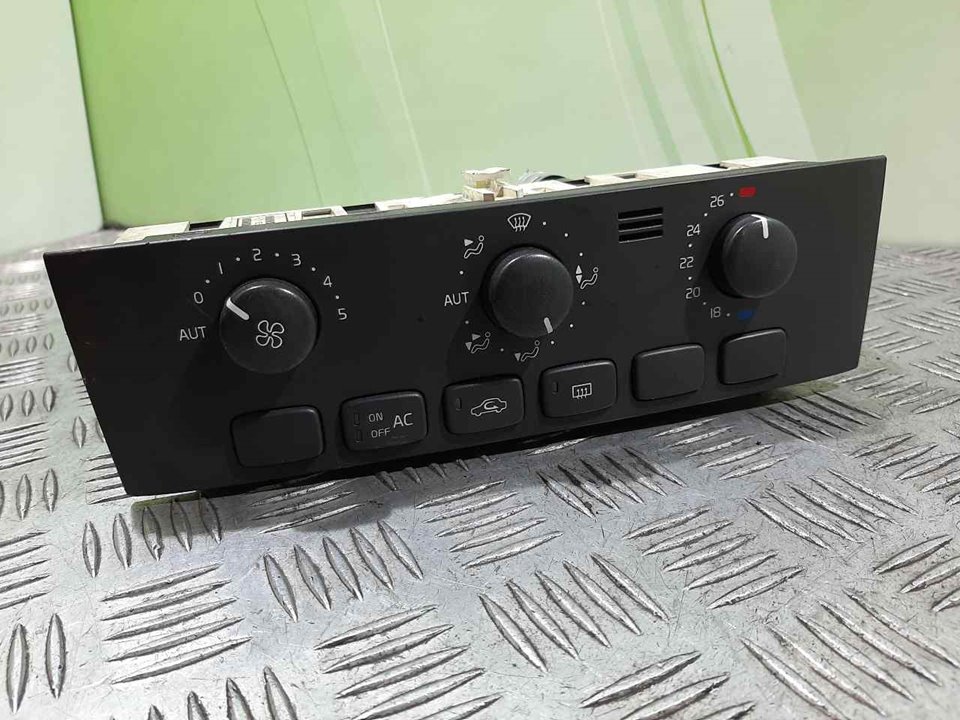 Climate control VOLVO V40 Estate (645) 1.8 8078225 BParts